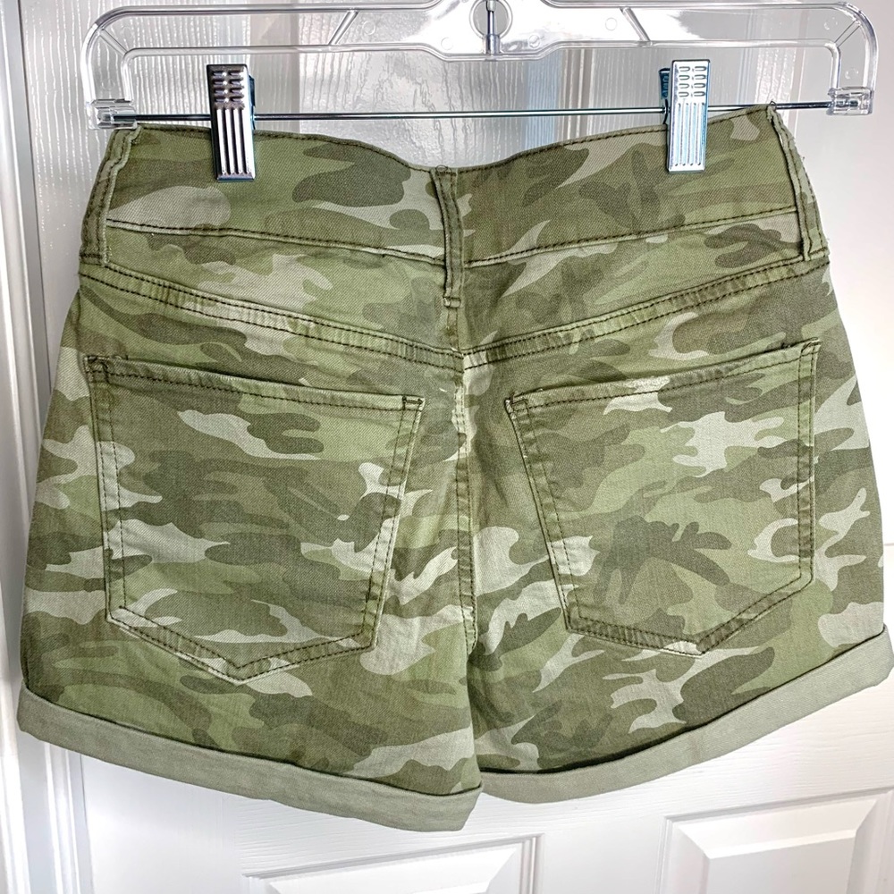Camouflage shorts size 5